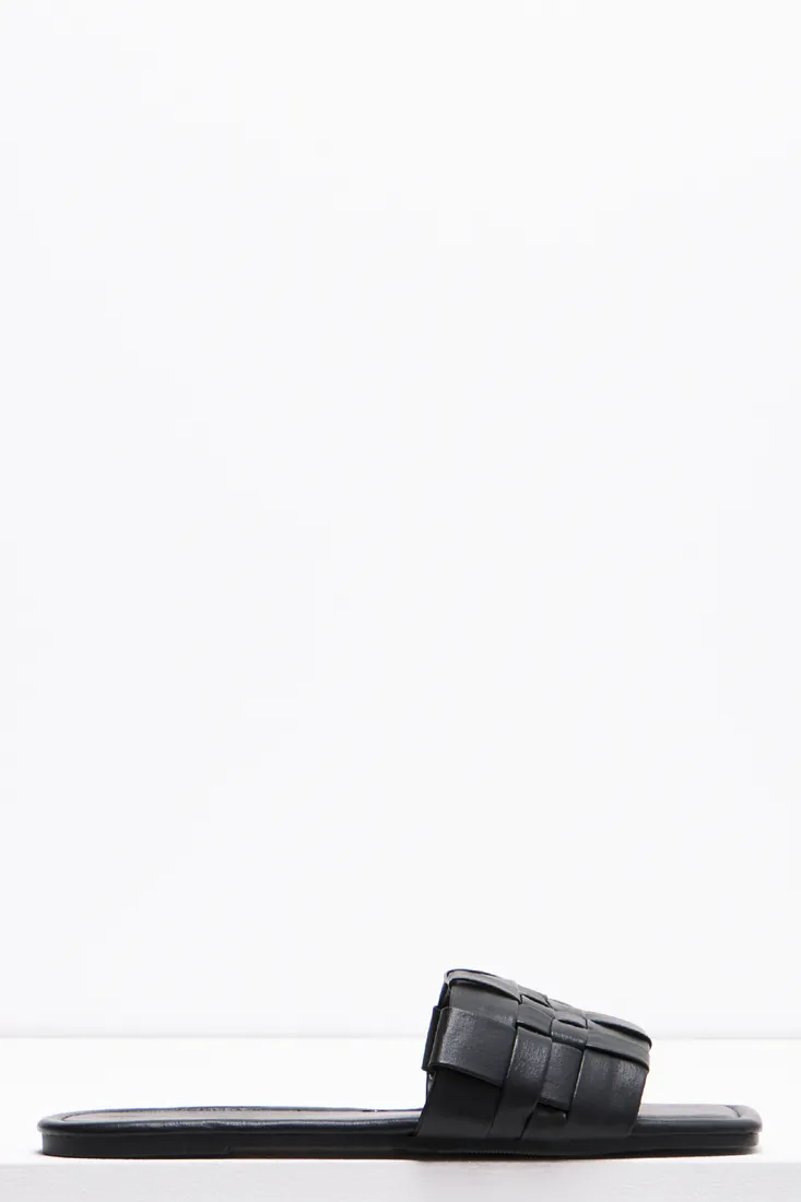 Weaved flat sandal black - Women's Sandals | Ackermans