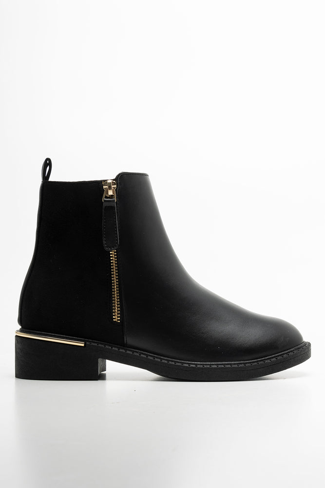 Refined Chelsea Boot Black